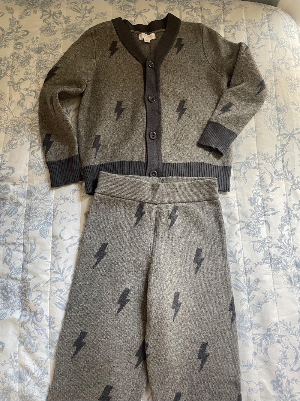 Grayson mini kids Gray Lightning Bolt Knit Cardigan & Pants Set size 2t
